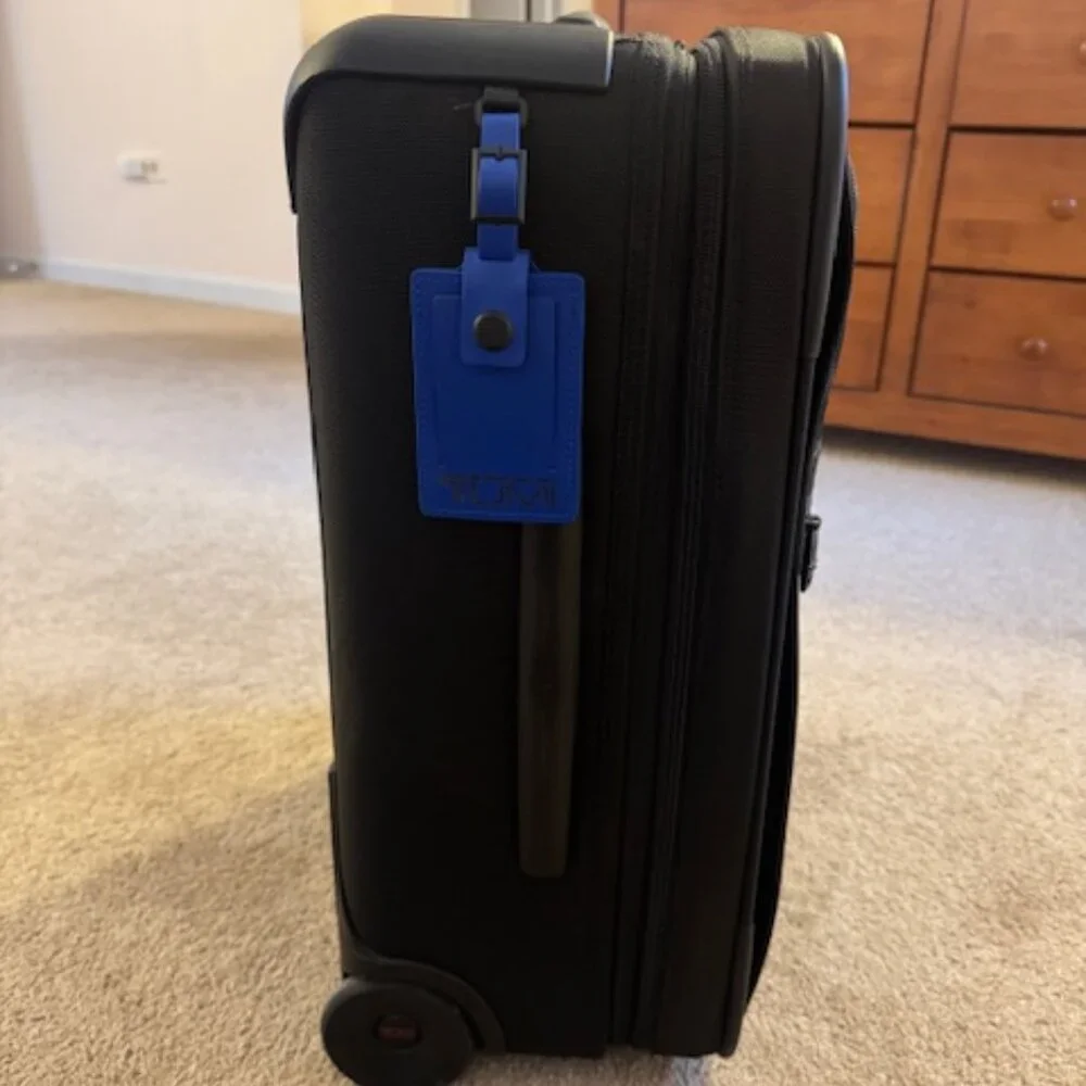 TUMI Alpha 2  21" Expandable Rolling 2-Wheeled Carry on suit case.  220211D2U - Picture 3 of 14